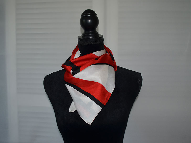 Stylingtipps: Tücher und Schals dekorativ binden, Krawattenknoten