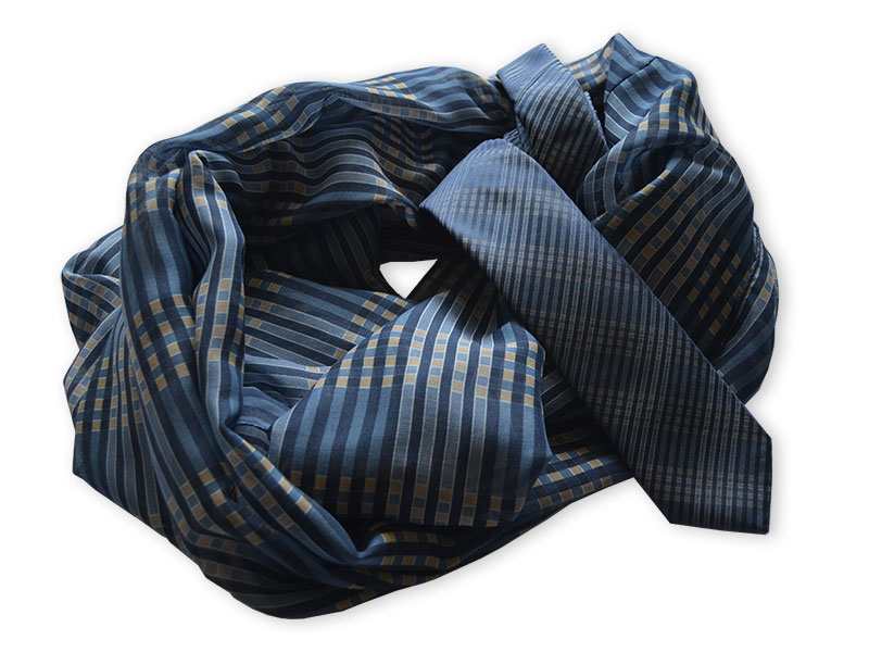 Krawatten und passende Loop-Schals für die VR-Bank