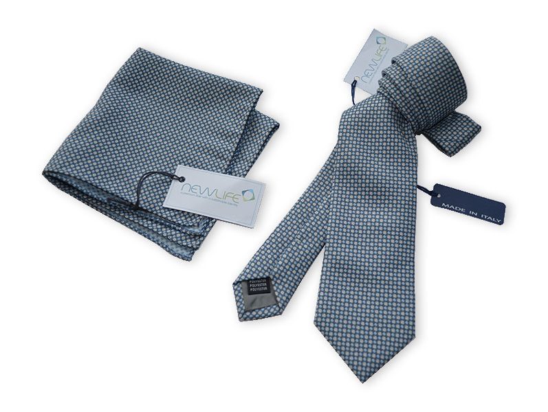 Firmenkrawatten aus recycelten PET-Flaschen Krawatte im Retro-Design mit passendem Einstecktuch, gewoben in NEWLIFE™