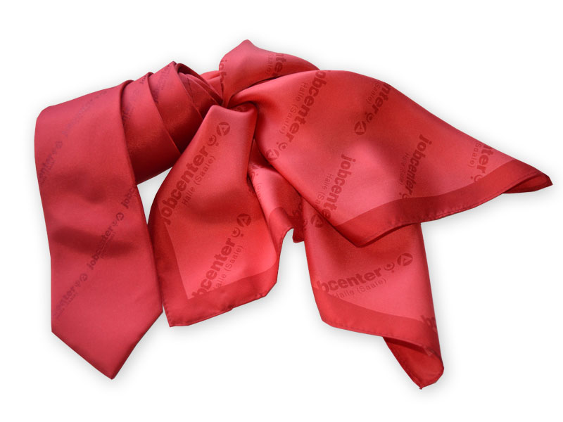 Tücher und Krawatten aus Seide mit Logo