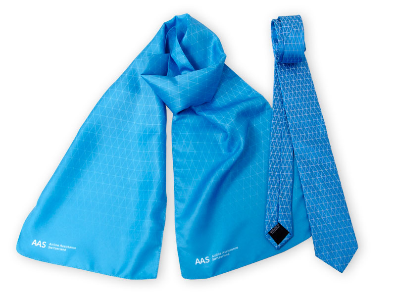 Uniform-Krawatten und Schals für die Mitarbeiter der Airline Assistance Switzerland. Passend zu den neuen Uniformen der AAS haben wir diese schicken Krawatten und Schals produziert !